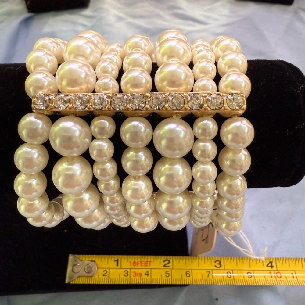 Beaded pearl gold stud, diamonds bracelet
